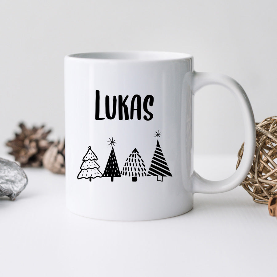 Tasse mit Name und Weihnachtsbäume schwarz