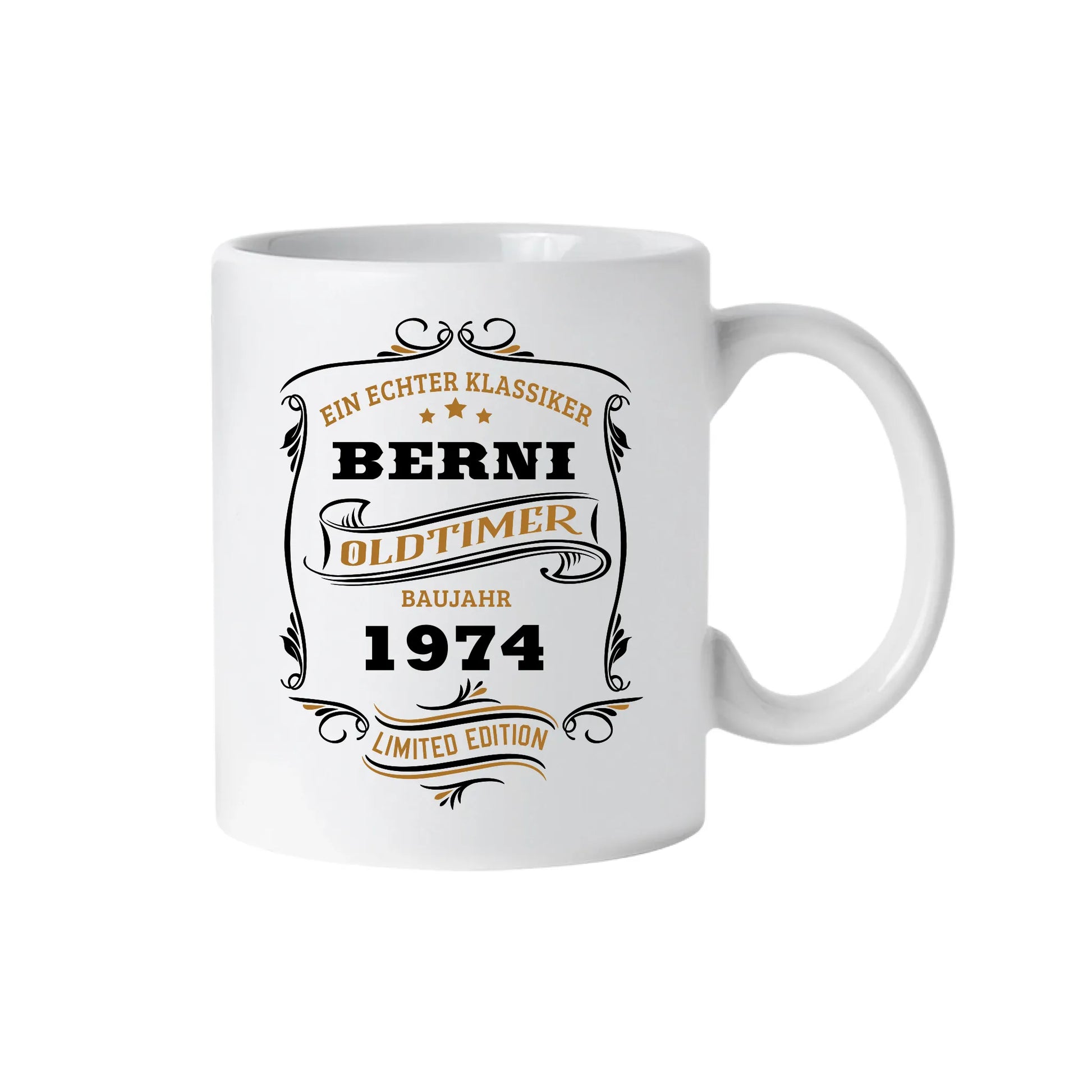 ersonalisierte Retro-Tasse mit stilisiertem Oldtimer und klassischem Vintage-Label – ein originelles Geburtstagsgeschenk für Autofans und Liebhaber nostalgischer Designs.