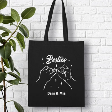 Schwarze Besties-Tasche aus Baumwolle mit kleinem Fingerschwur, Sternchen und zwei individuellen Namen – personalisiertes BFF Geschenk für Freundinnen.